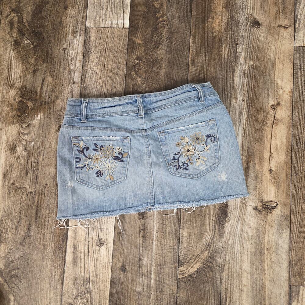 Y2K Aeropostale Denim Mini Skirt 7/8 Floral Embroidered Distressed Raw Hem